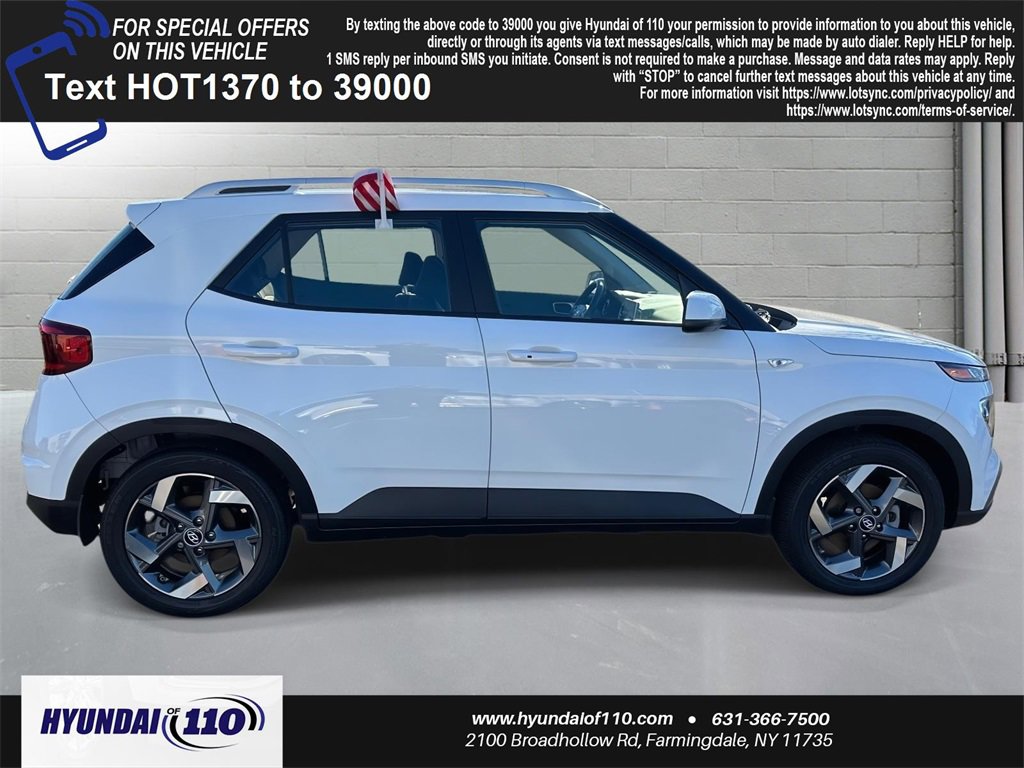 Used 2025 Hyundai Venue SEL image 2
