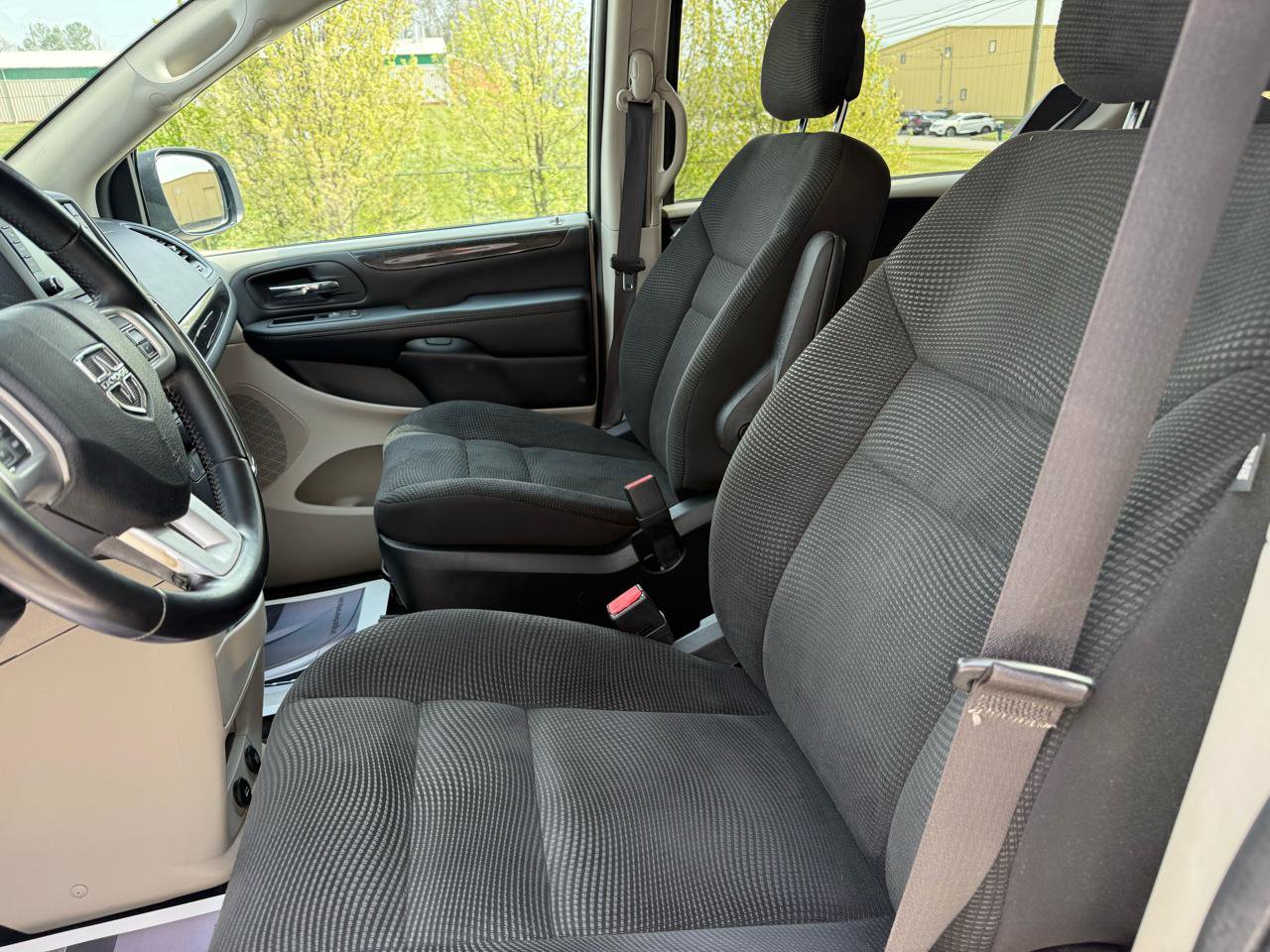 Used 2020 Dodge Grand Caravan SE w/ Rear Park Assist Package image 17