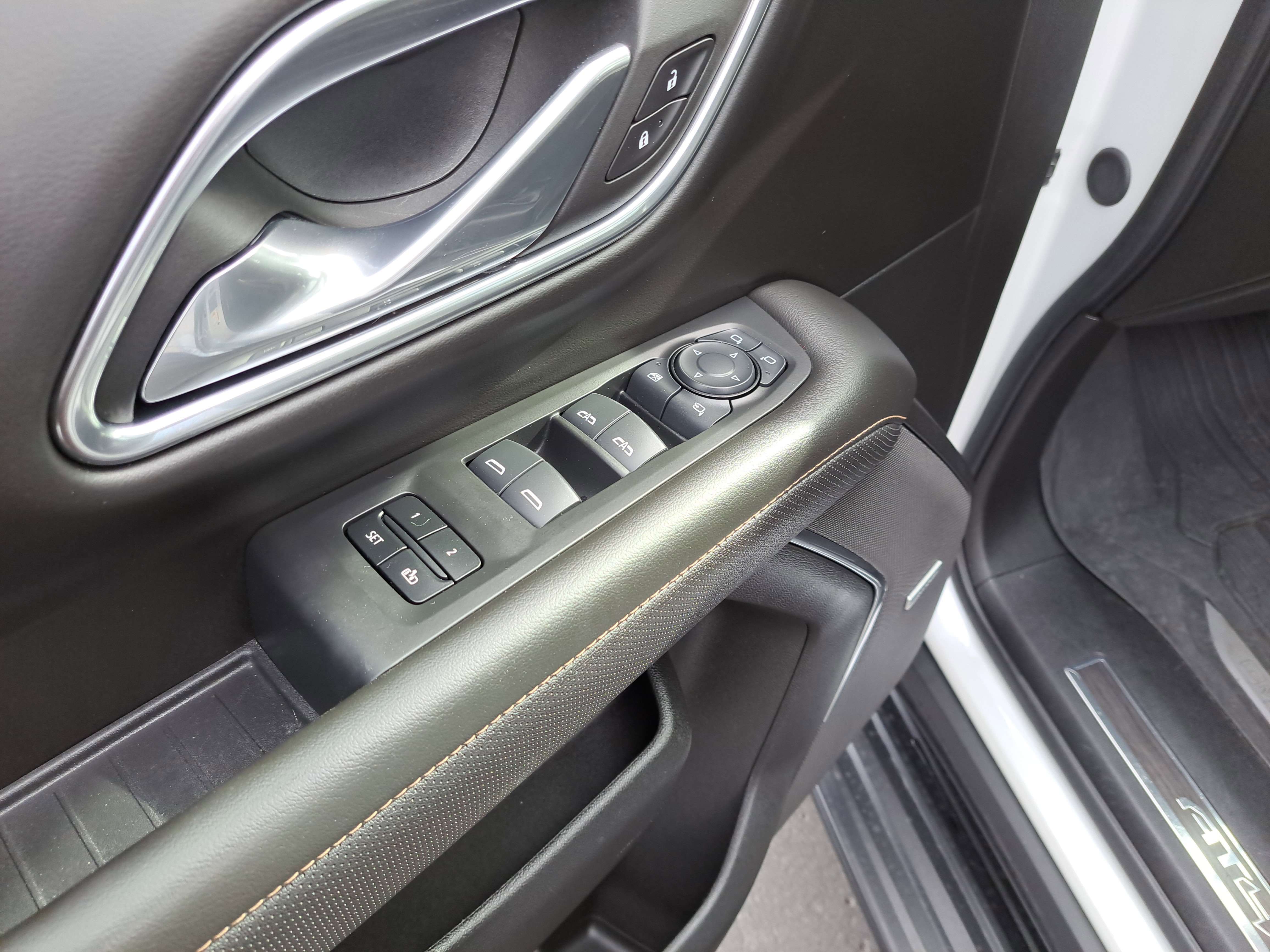 Used 2024 GMC Yukon AT4 w/ Technology Package image 17