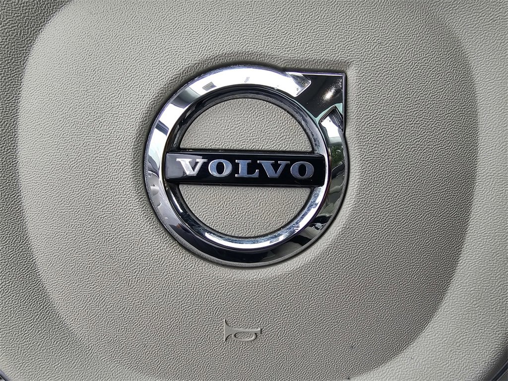 Used 2016 Volvo XC90 T6 Momentum w/ Momentum Plus Package image 22