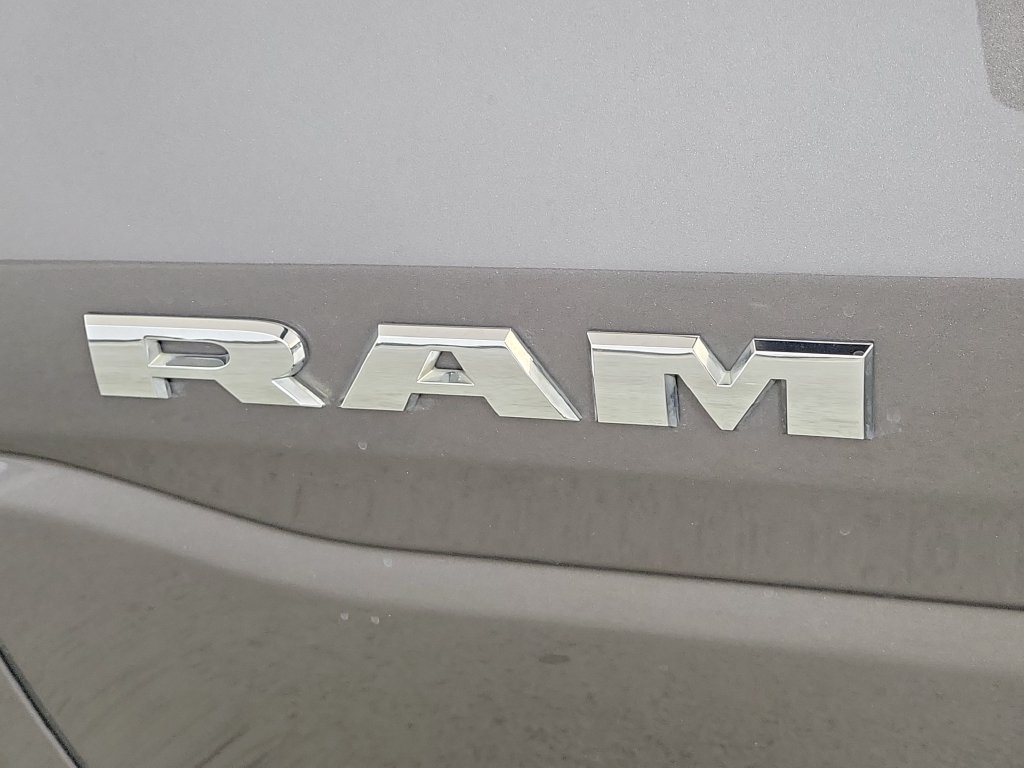 Used 2024 RAM 1500 Laramie AWD/4WD image 7