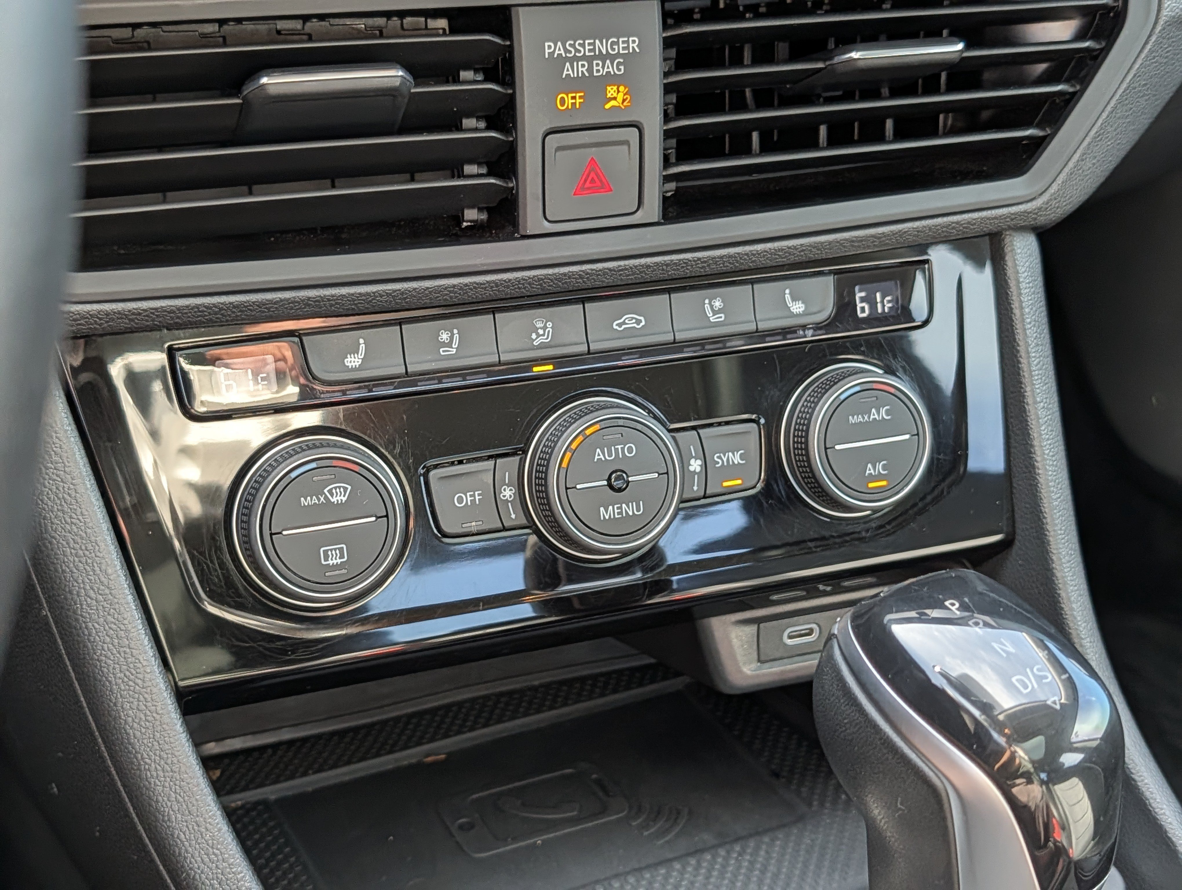Certified 2023 Volkswagen Jetta SEL FWD image 30
