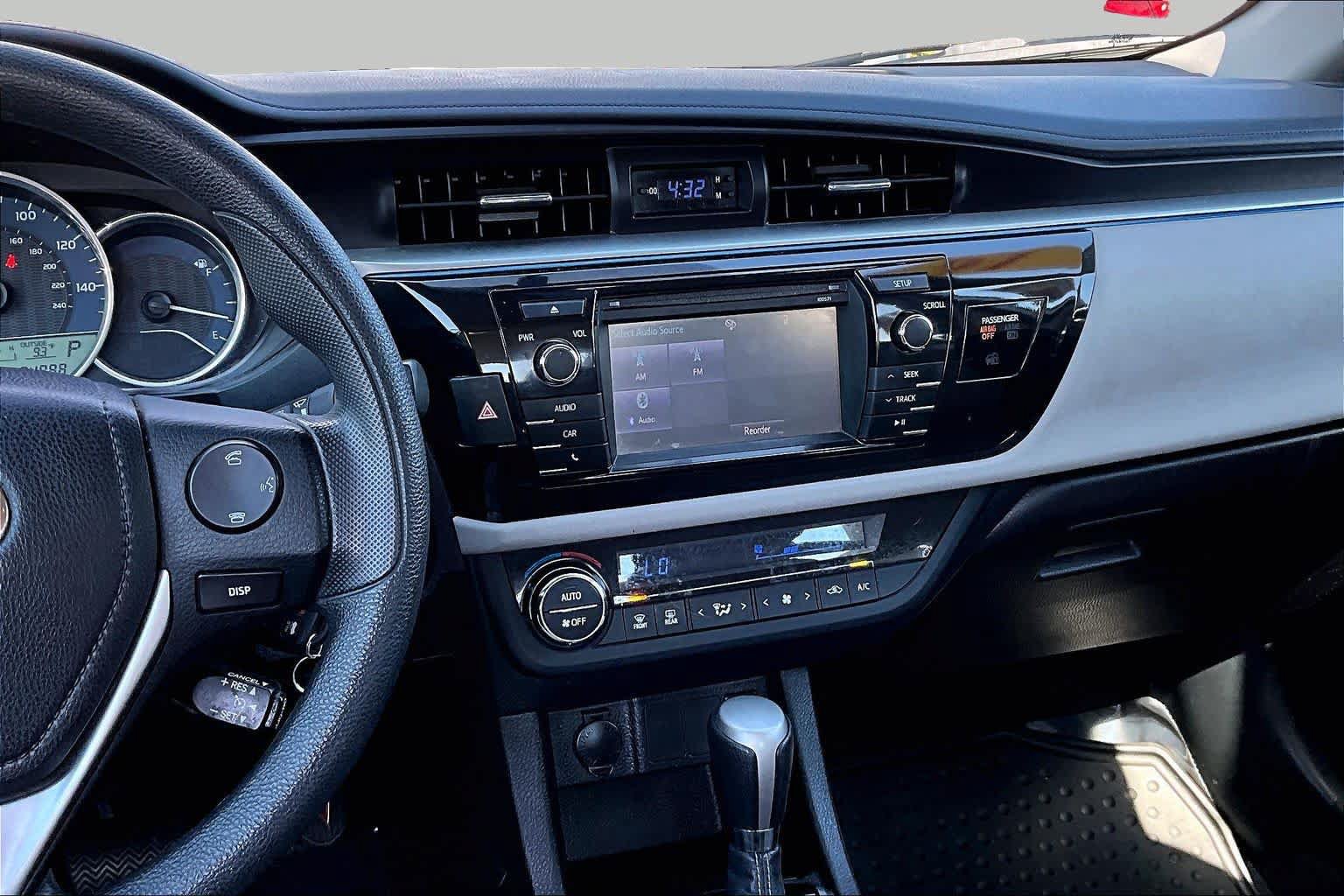 Used 2016 Toyota Corolla LE FWD image 6