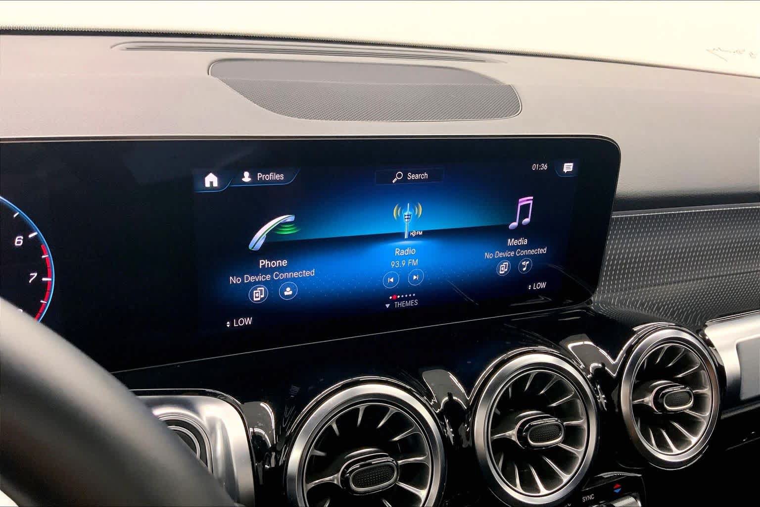 Certified 2022 Mercedes-Benz GLB 250 4MATIC image 23