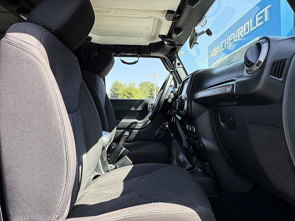 Used 2014 Jeep Wrangler Sport AWD/4WD image 13