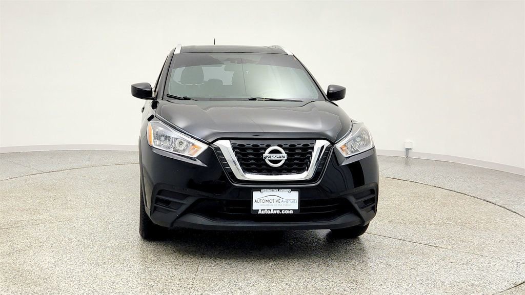 Used 2019 Nissan Kicks SV image 2