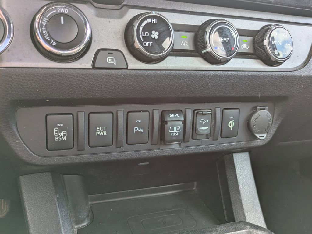 Used 2018 Toyota Tacoma TRD Sport w/ Technology Package AWD/4WD image 14