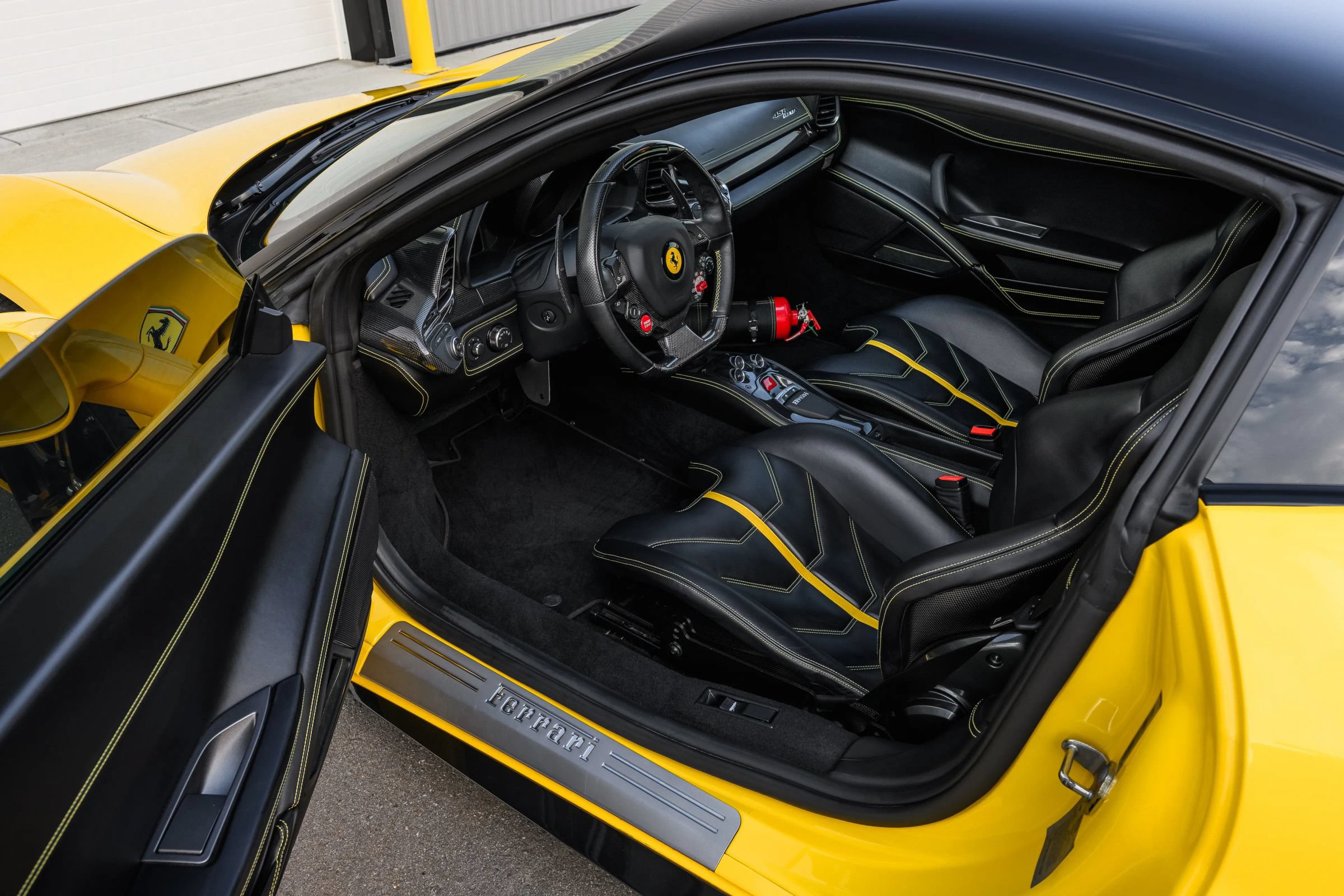 Used 2010 Ferrari 458 Italia Coupe RWD image 23