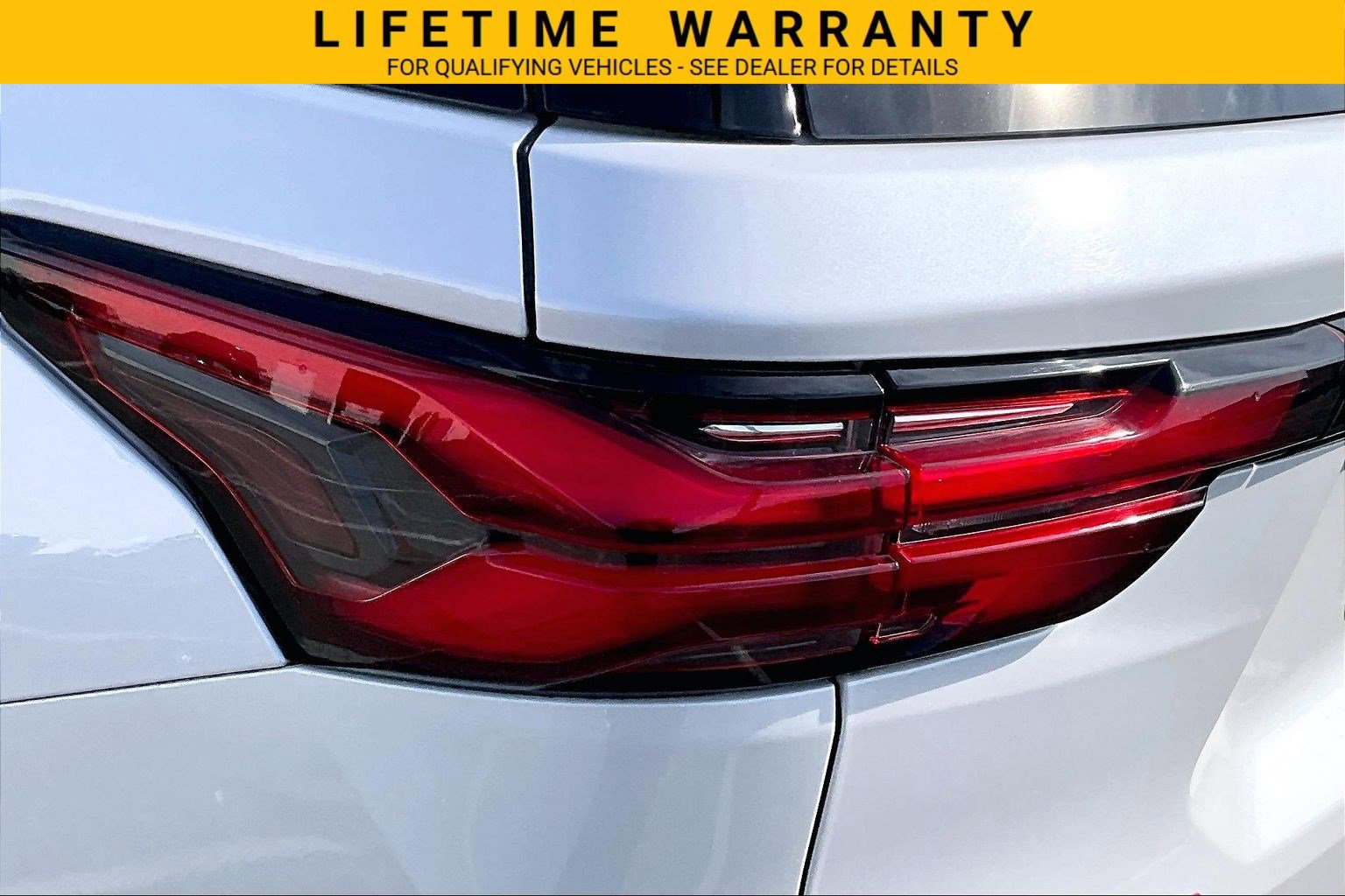 Used 2023 Chevrolet Traverse Premier w/ Redline Edition AWD/4WD image 34