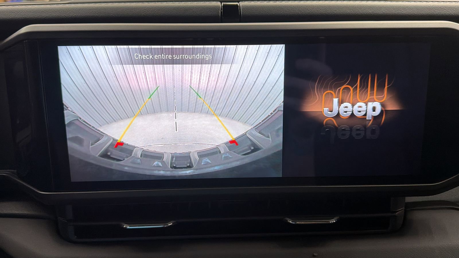 Used 2025 Jeep Wrangler Unlimited Sahara w/ Safety Group AWD/4WD image 22