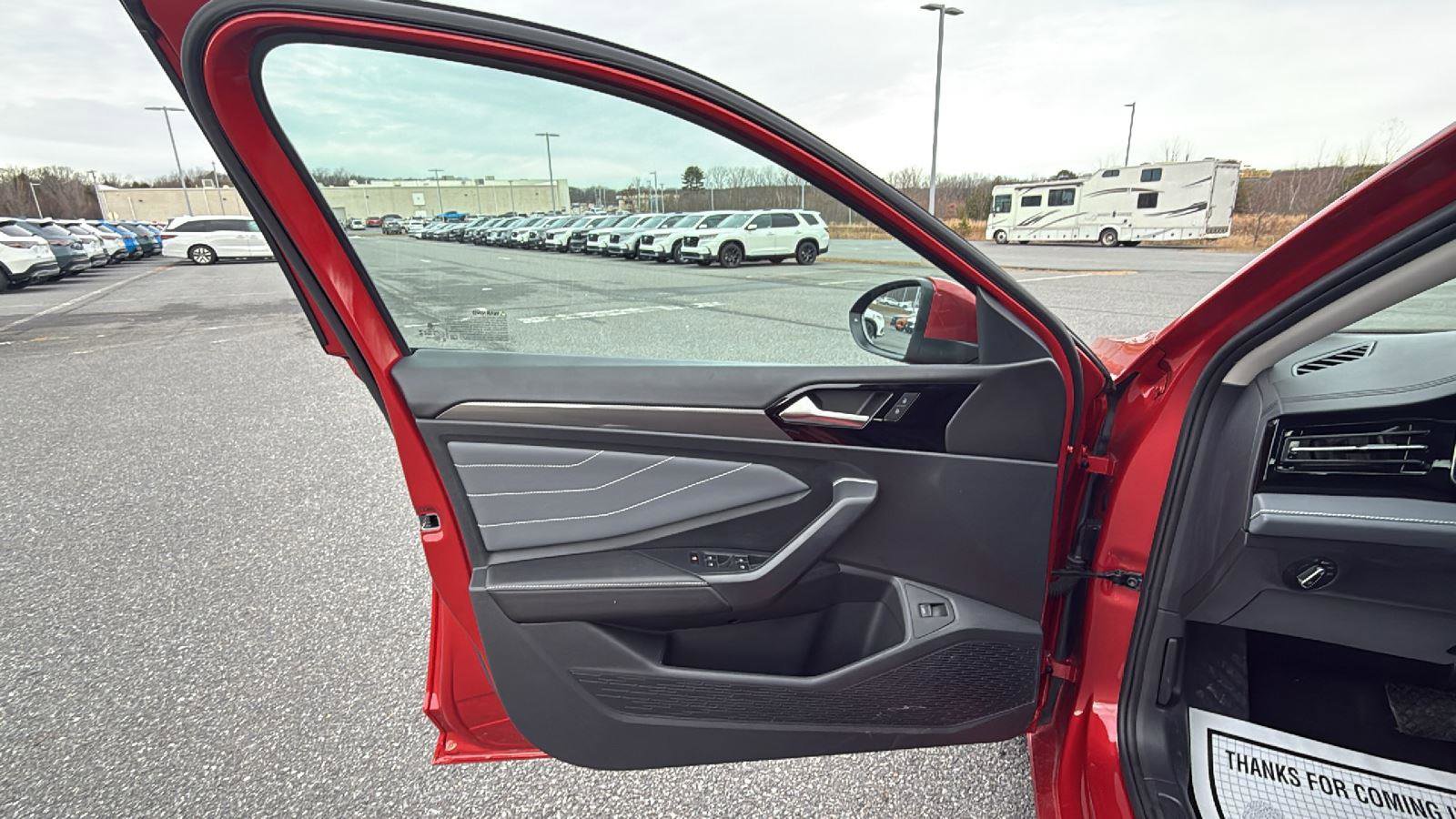 Used 2025 Volkswagen Jetta SEL image 25