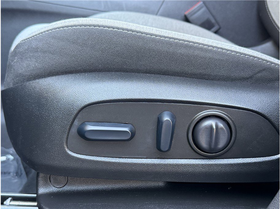 Used 2023 Chevrolet Equinox LS w/ LS Convenience Package FWD image 16