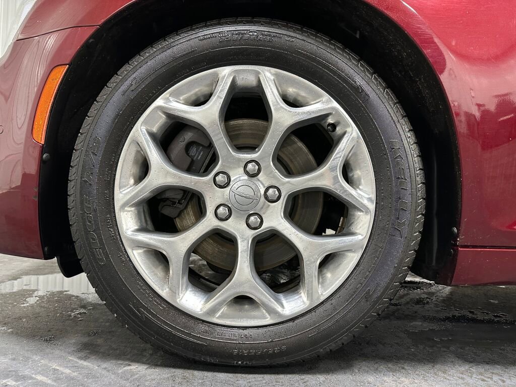 Used 2017 Chrysler 300 C Platinum w/ Safetytec Plus Group image 6