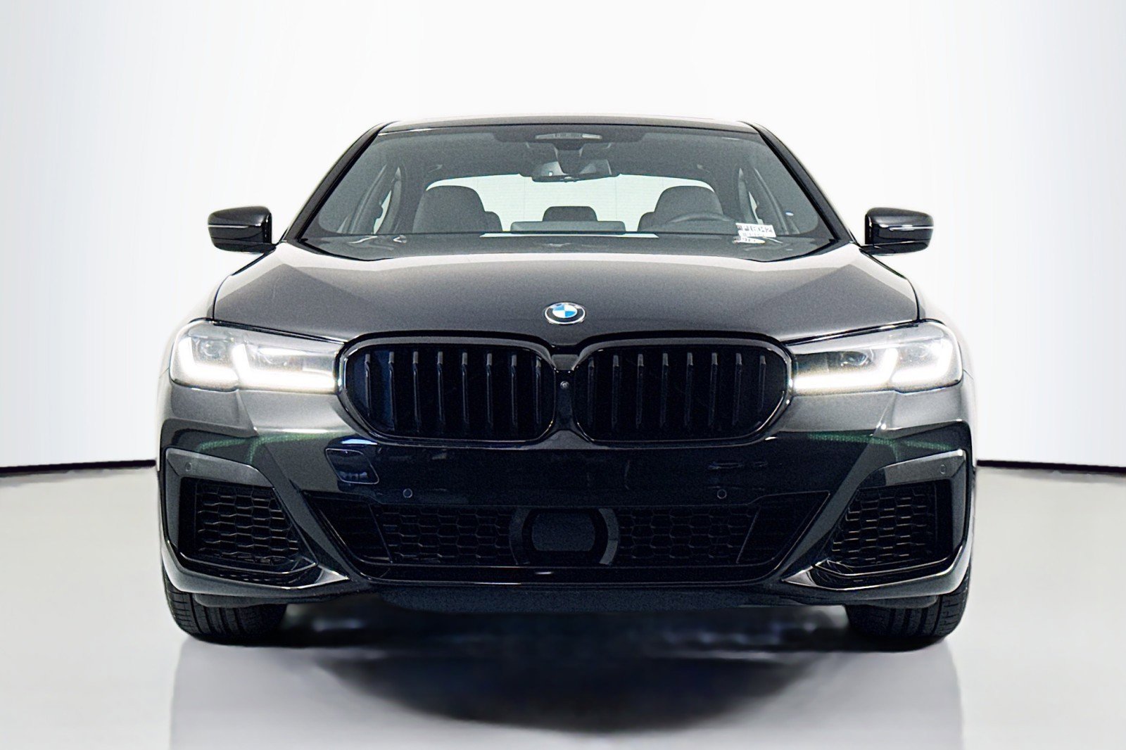 Used 2023 BMW M550i xDrive image 3