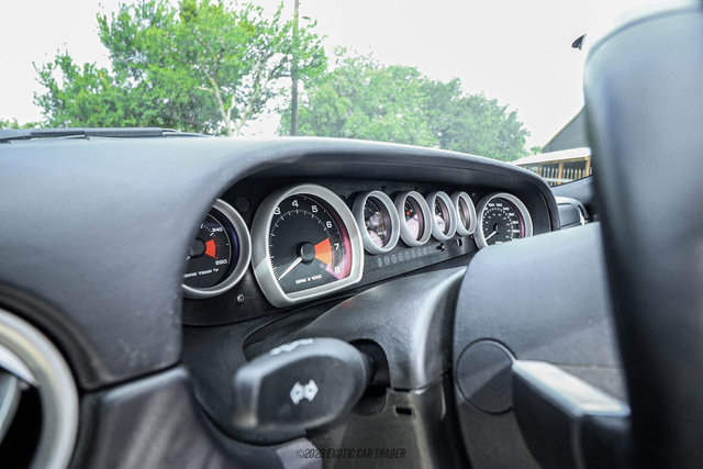 Used 2005 Ford GT RWD image 21