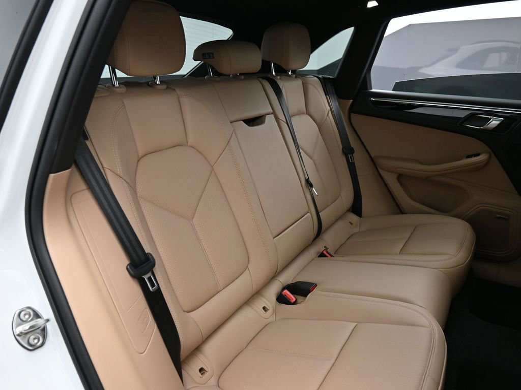 Certified 2025 Porsche Macan image 27