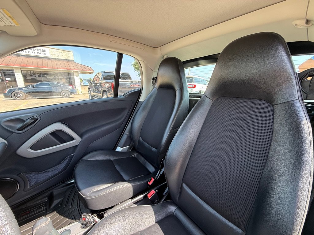 Used 2015 smart fortwo pure RWD image 14