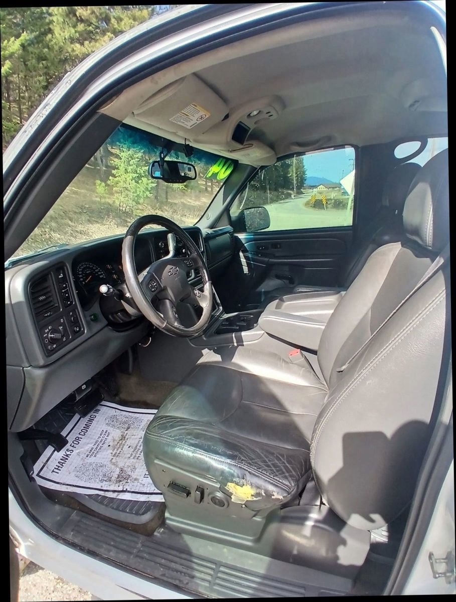 Used 2004 Chevrolet Silverado 2500 LT w/ Heavy-Duty Power Package image 8