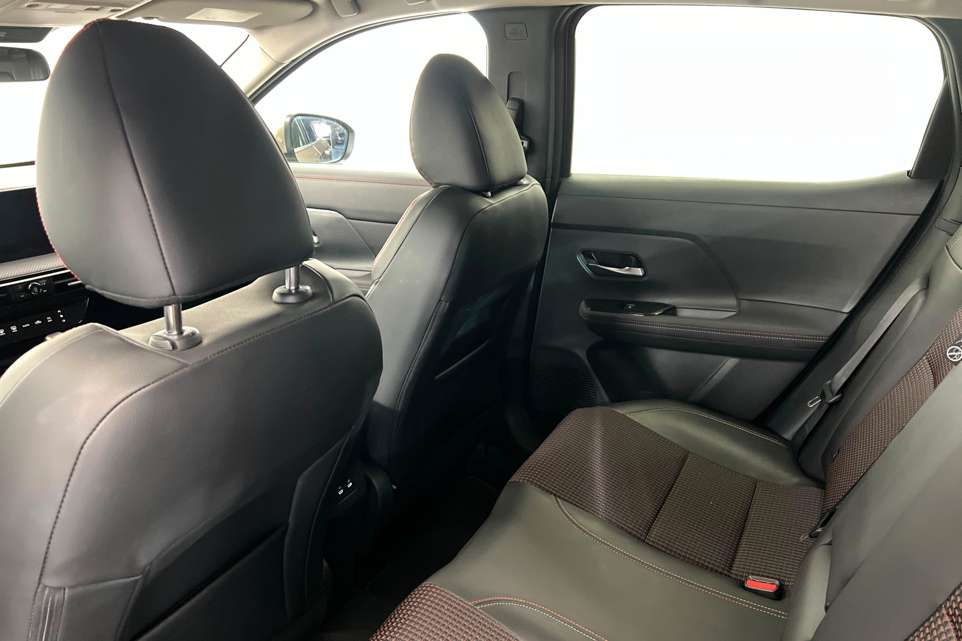Used 2025 Nissan Kicks SR FWD image 20