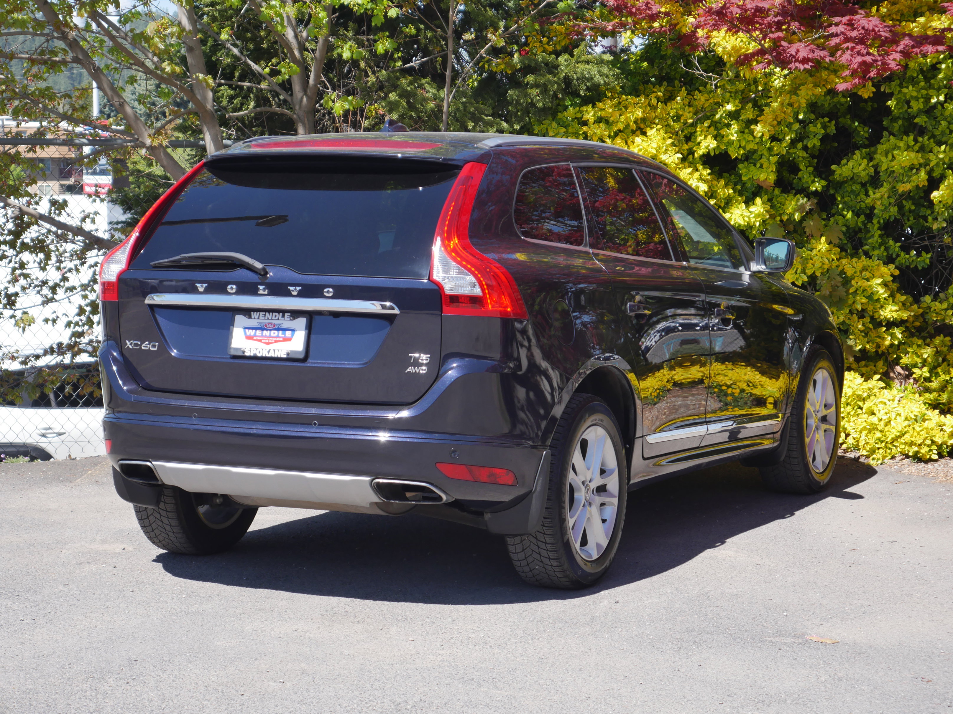 Used 2017 Volvo XC60 T5 Inscription w/ Advanced Package AWD/4WD image 18