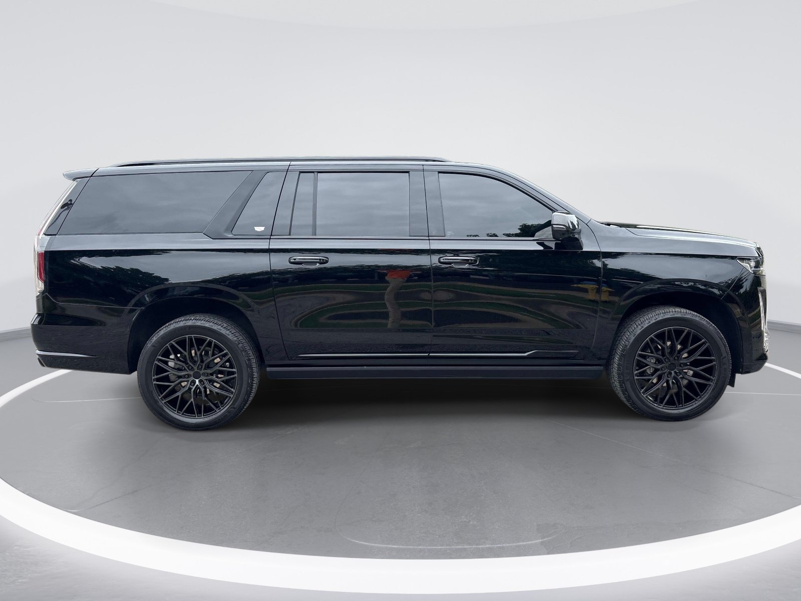 Used 2024 Cadillac Escalade ESV Sport Platinum w/ LPO, ONYX Package AWD/4WD image 9