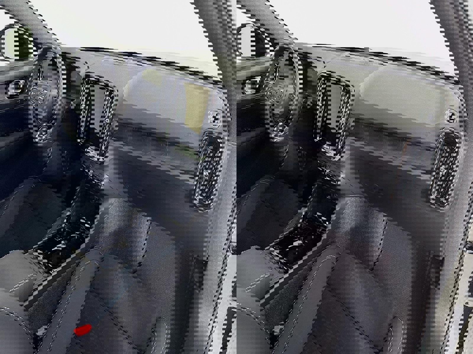 Used 2023 Volvo C40 P8 Recharge Ultimate image 32