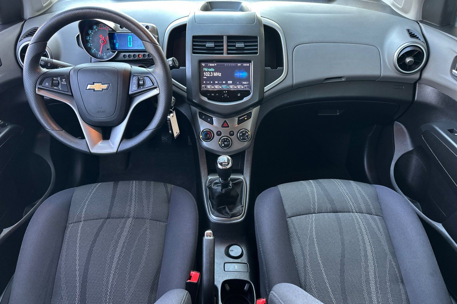 Used 2014 Chevrolet Sonic LT w/ Fun and Sun Package FWD image 13