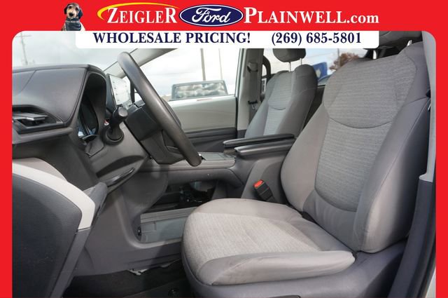 Used 2021 Toyota Sienna LE image 17