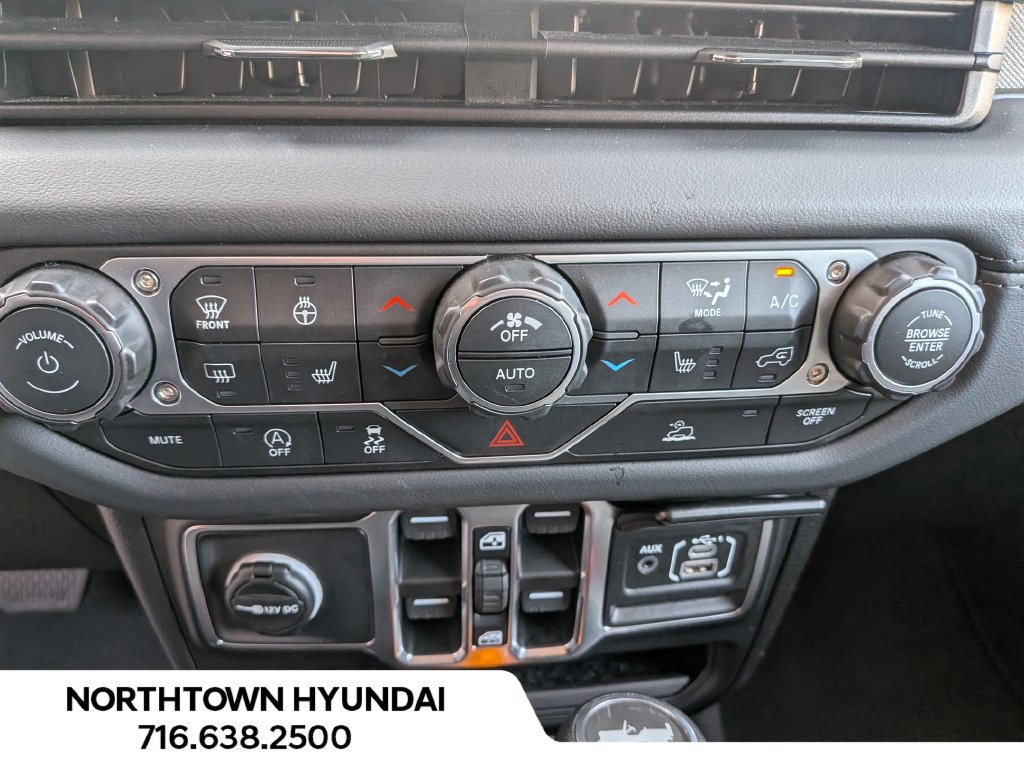Used 2026 Jeep Wrangler Unlimited Sahara AWD/4WD image 16