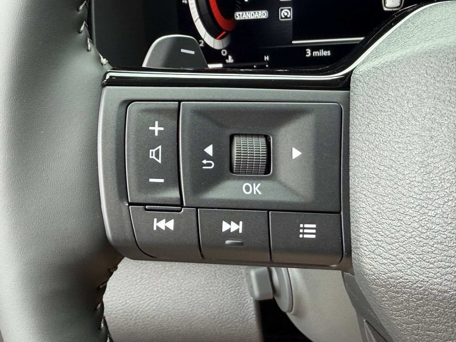 New 2026 Nissan Pathfinder Platinum AWD/4WD image 17