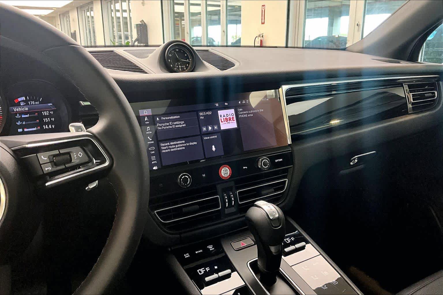 Used 2025 Porsche Macan AWD/4WD image 7