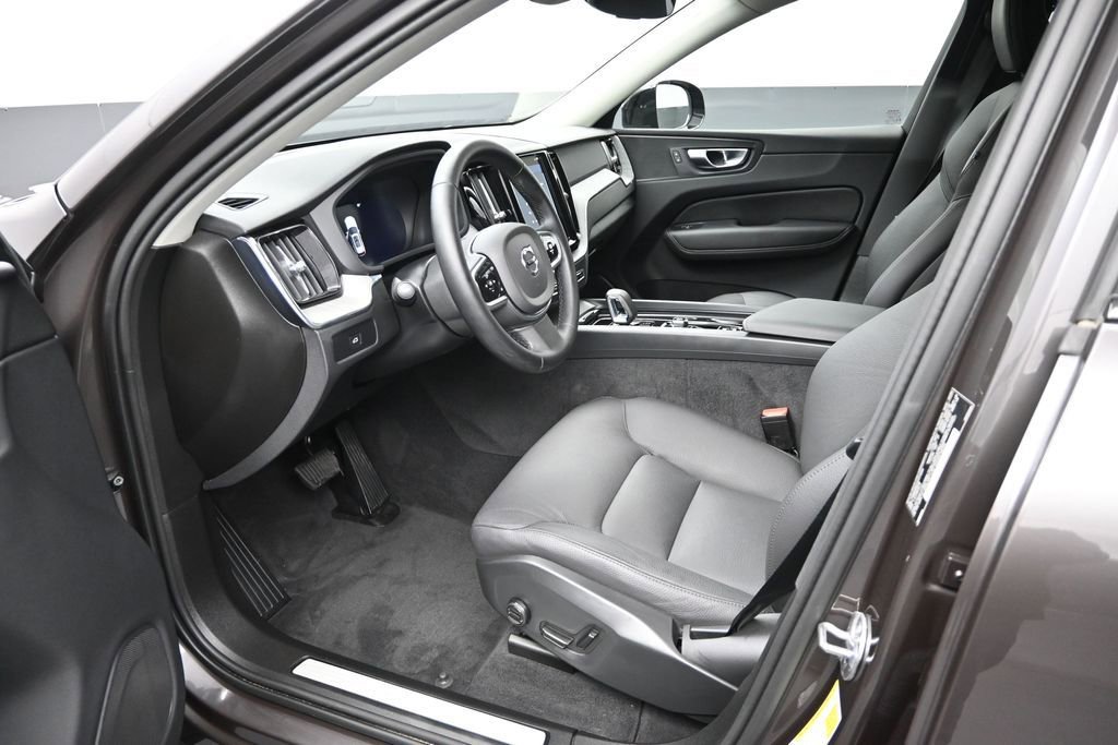 Used 2025 Volvo XC60 B5 Plus w/ Climate Package AWD/4WD image 9
