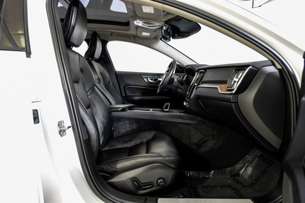 Used 2022 Volvo S60 B5 Inscription image 35
