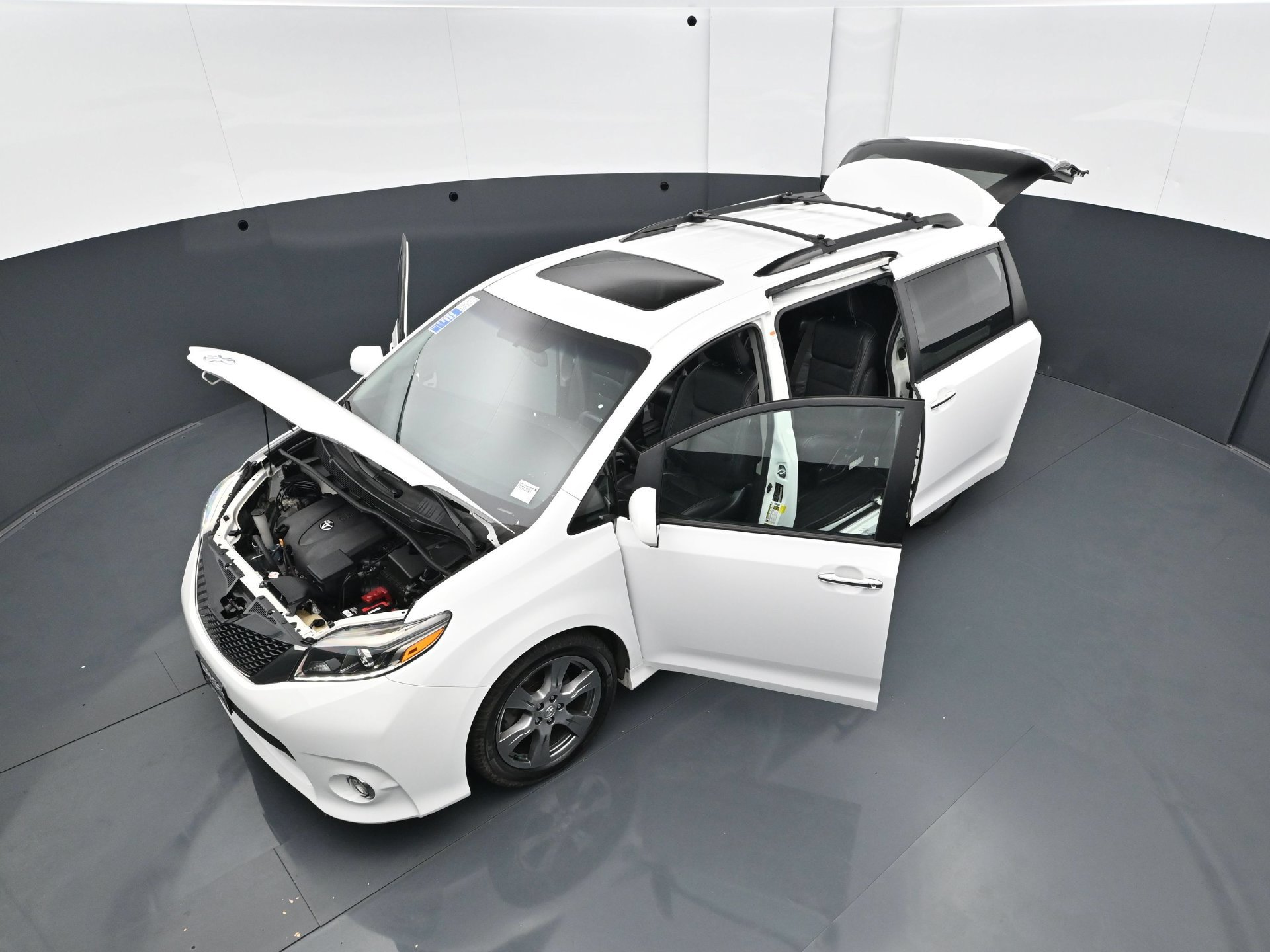 Used 2017 Toyota Sienna SE w/ SE Preferred Package FWD image 43