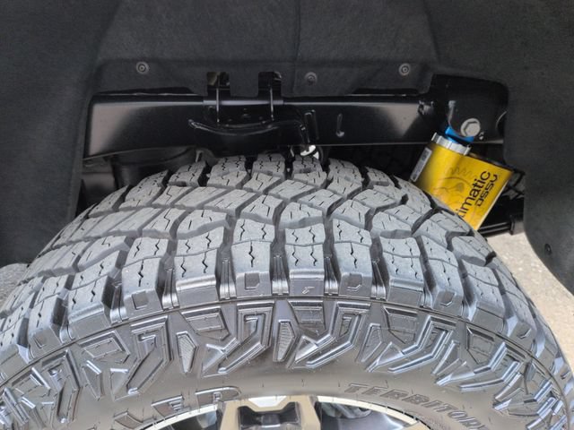 Used 2024 Chevrolet Colorado ZR2 w/ ZR2 Convenience Package III AWD/4WD image 32