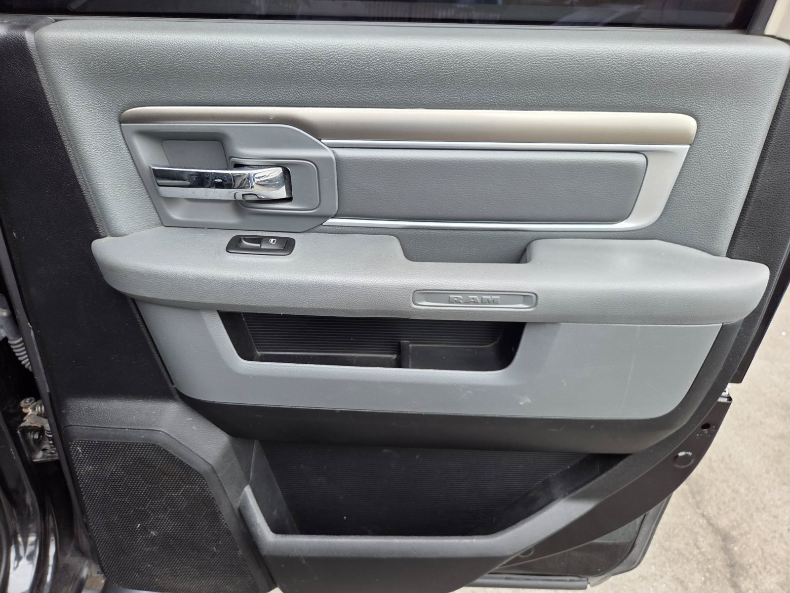 Used 2015 RAM 1500 Outdoorsman AWD/4WD image 11