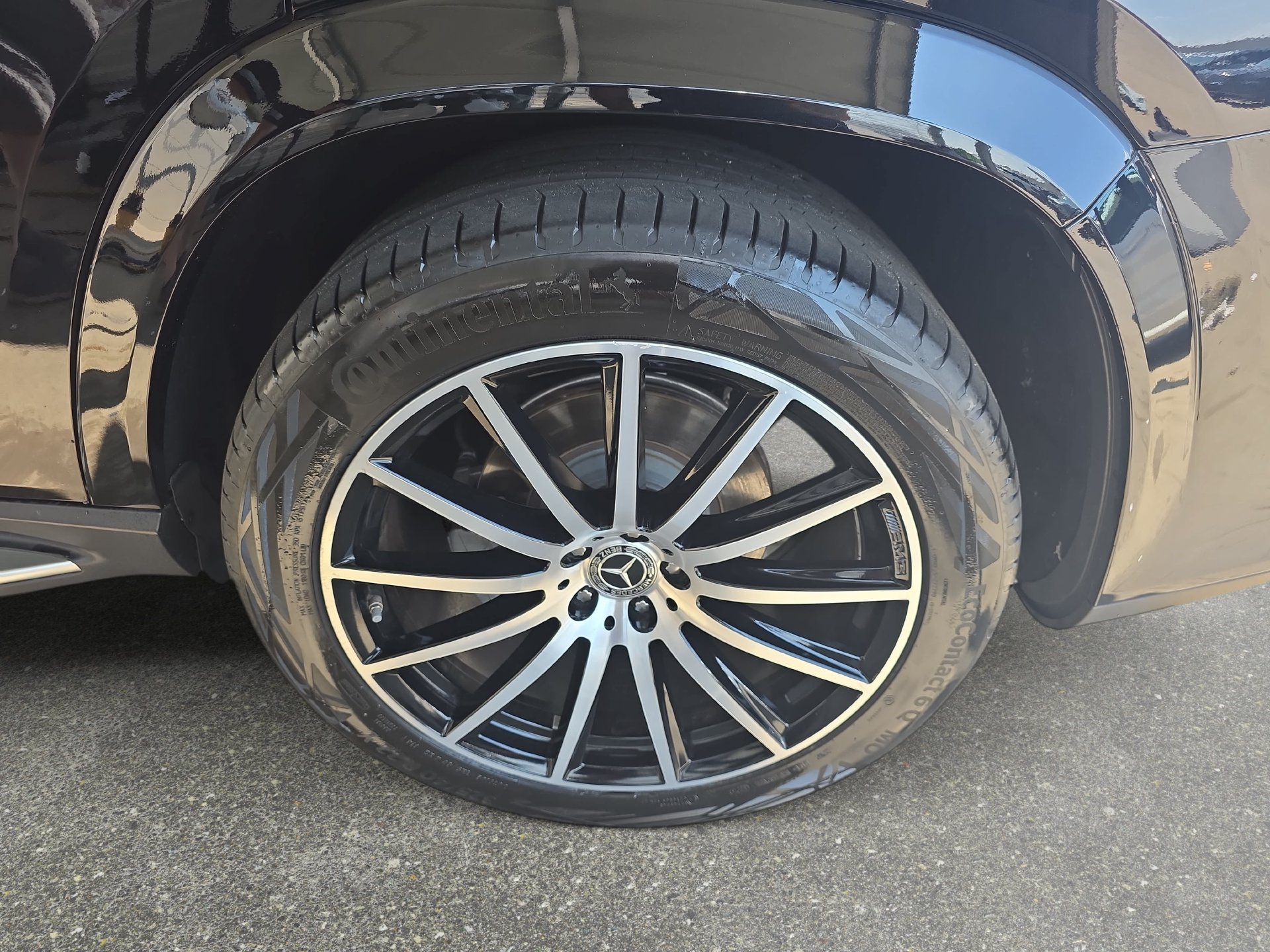 Used 2025 Mercedes-Benz GLS 580 4MATIC image 32