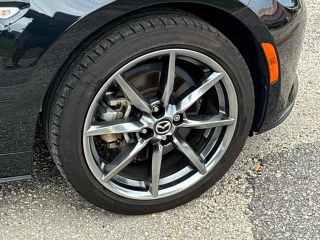 Used 2021 MAZDA MX-5 Miata RF Grand Touring RWD image 16