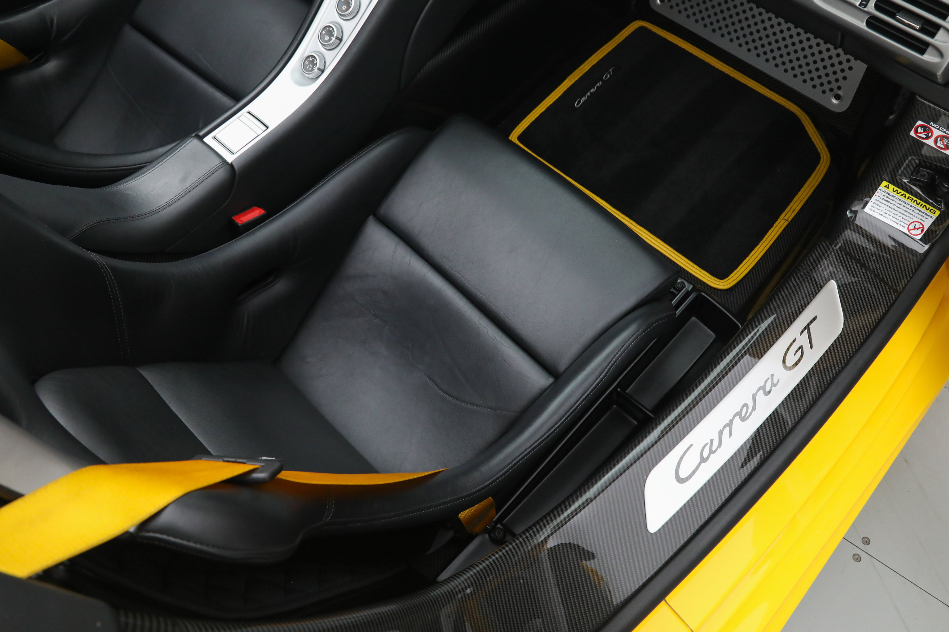 Used 2005 Porsche Carrera GT RWD image 23