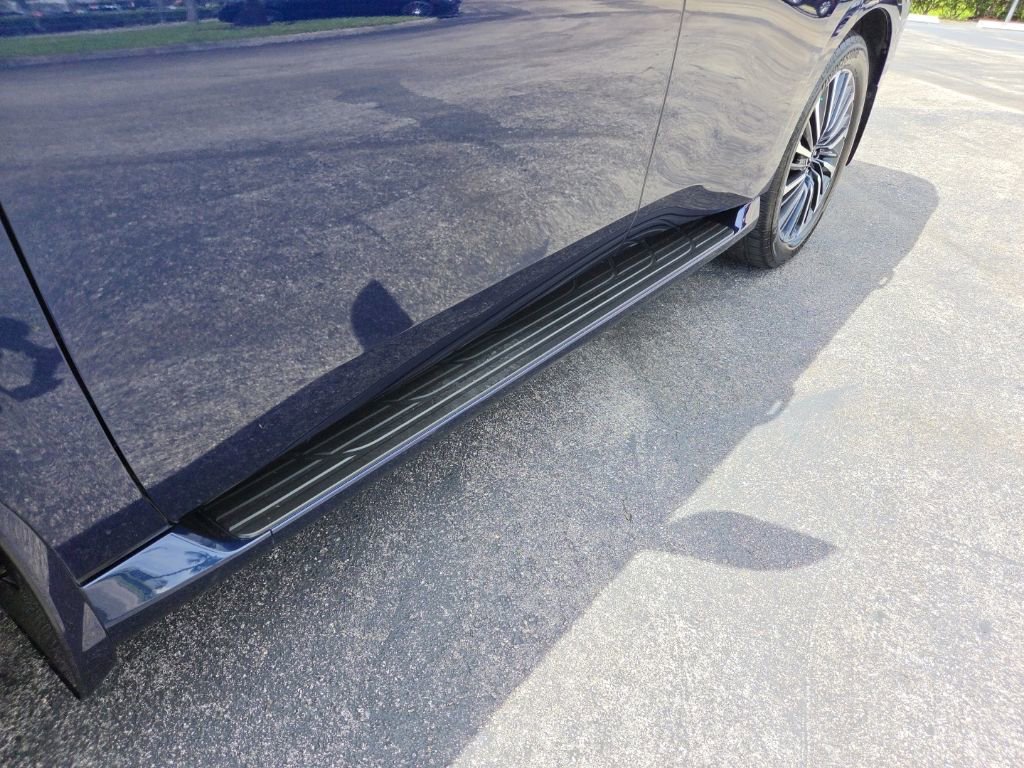 Used 2025 Nissan Armada Platinum Reserve image 19