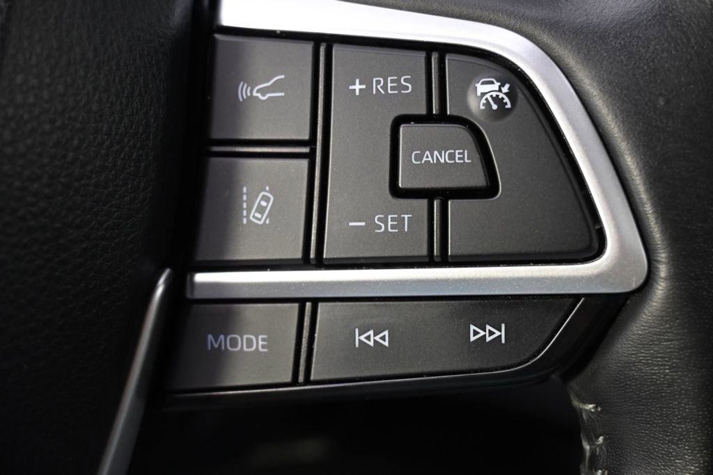 Used 2022 Toyota Highlander XLE image 36