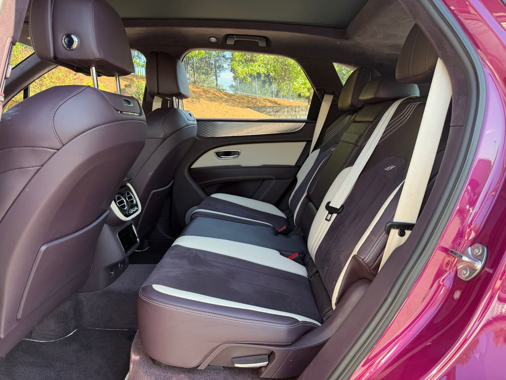 Used 2023 Bentley Bentayga image 34