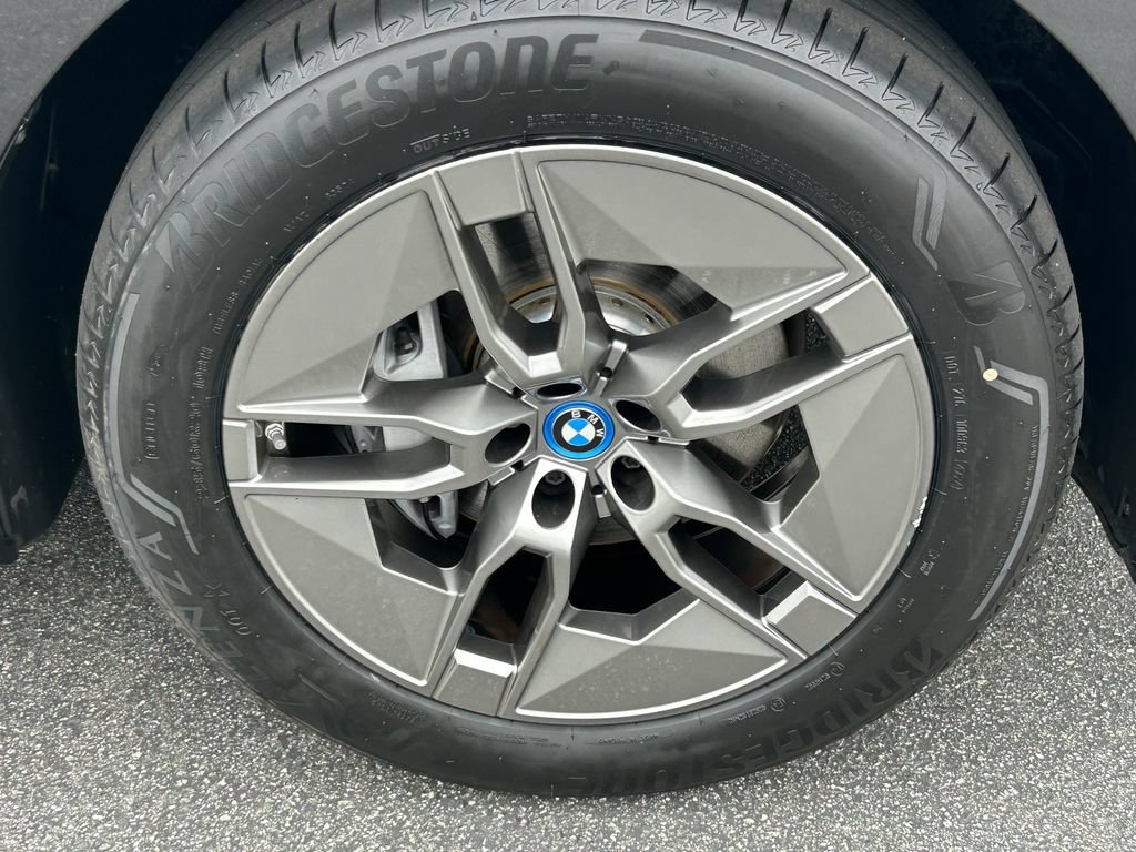 Used 2023 BMW iX xDrive50 AWD/4WD image 9
