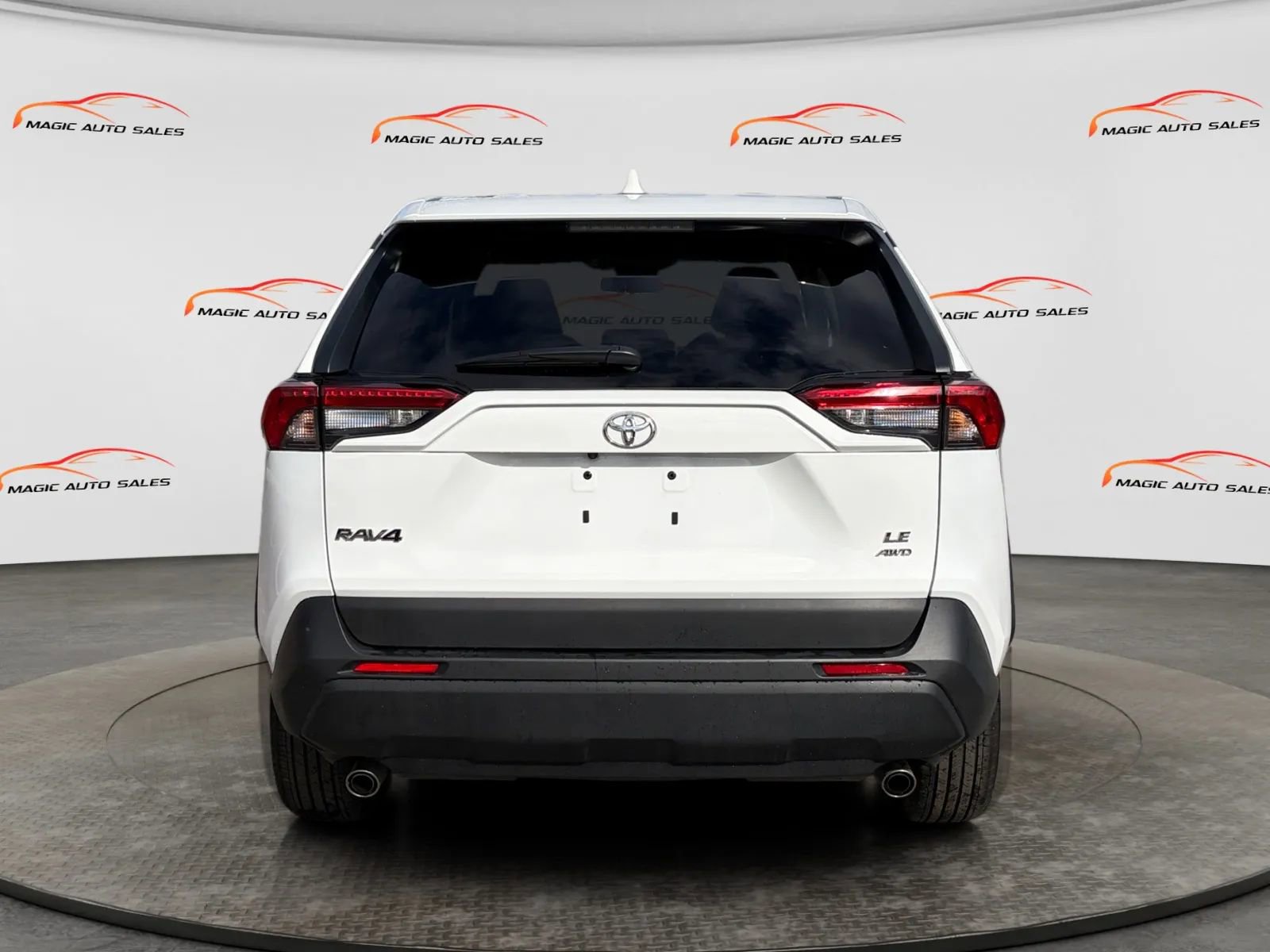 Used 2025 Toyota RAV4 LE image 7