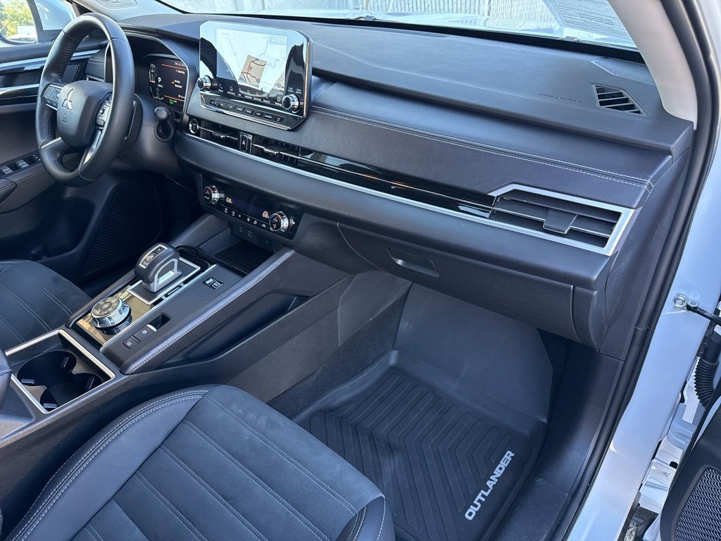 Used 2025 Mitsubishi Outlander SE image 21