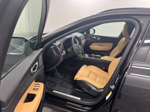 Used 2024 Volvo XC60 B5 Ultimate w/ Protection Package Premier AWD/4WD image 12