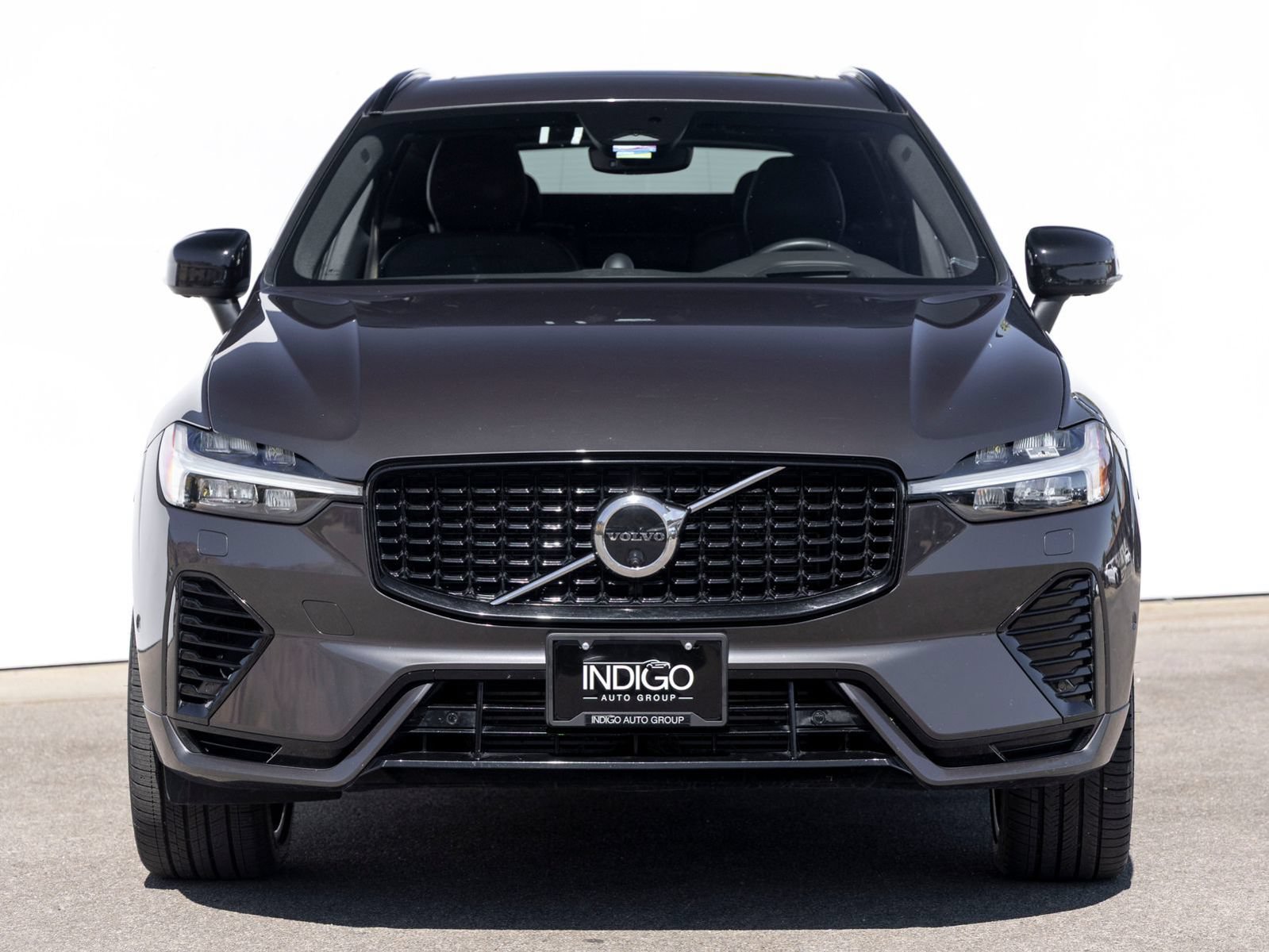 Used 2022 Volvo XC60 T8 R-Design w/ Advanced Package AWD/4WD image 3