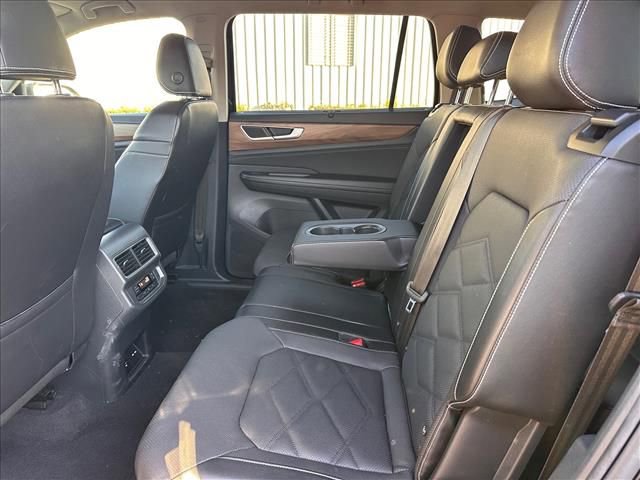 Used 2024 Volkswagen Atlas SE AWD/4WD image 18