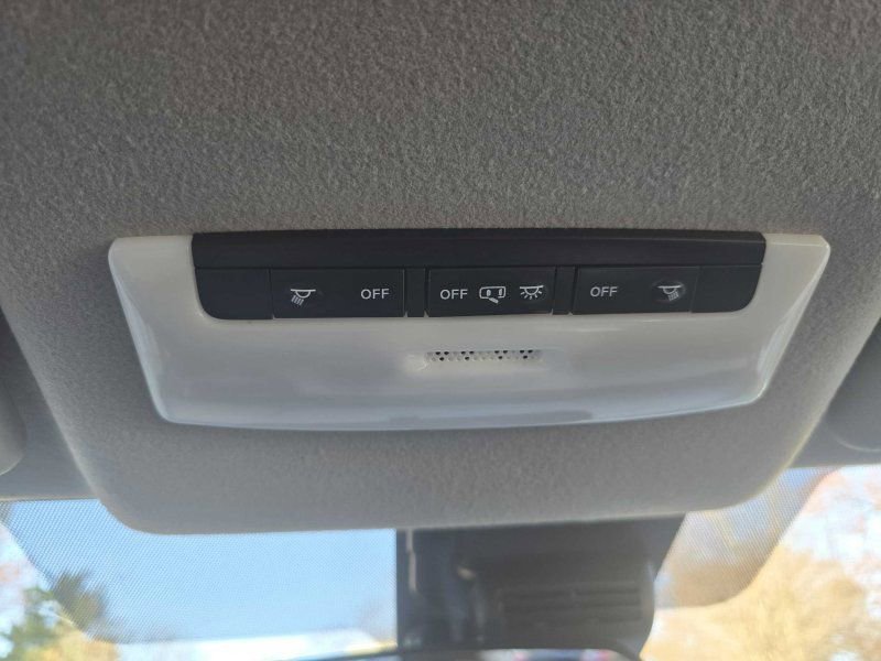 Used 2021 Nissan Versa SV image 28