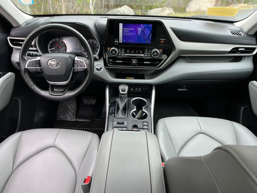Used 2023 Toyota Highlander XLE image 13